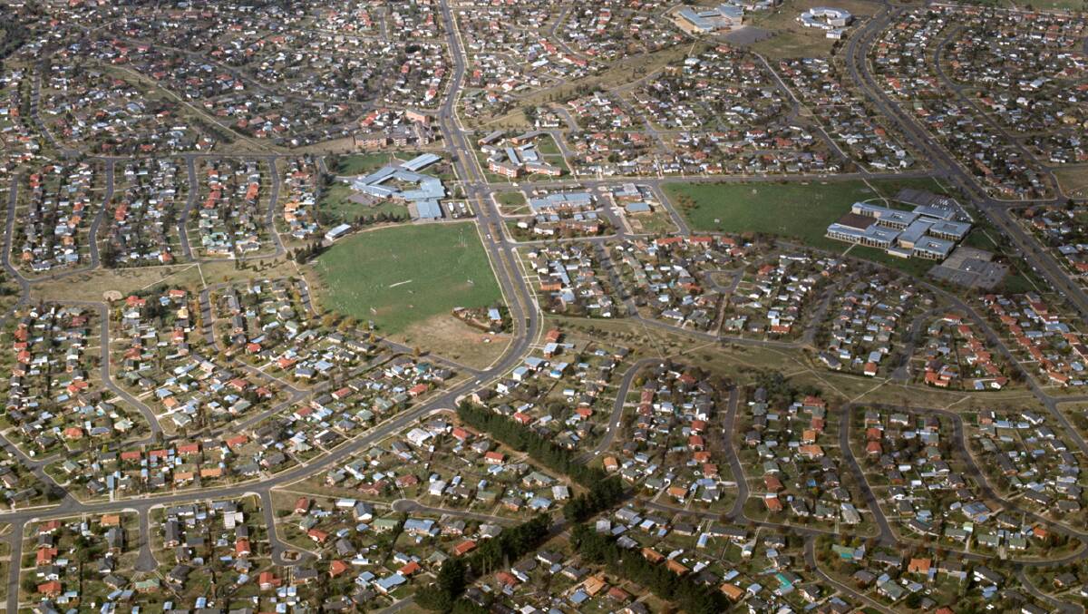 Aerial view of Watson, 1985. Image courtesy of the National Archives of Australia. A6135, K10/6/75/11