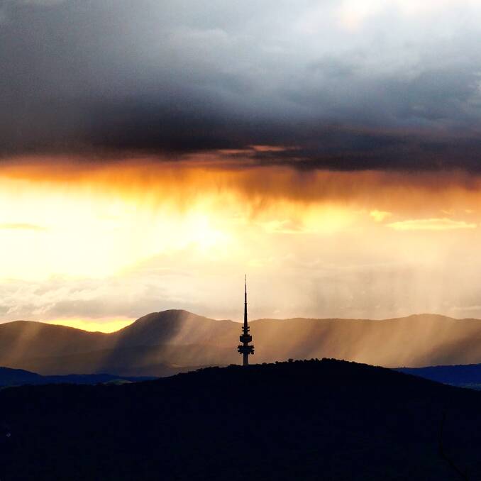 Mary Ramba took this photo of a Canberra sunset from Mount Ainslie. Photo: Mary Ramba/Instagram