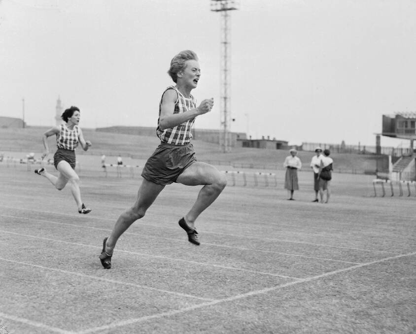 Betty Cuthbert in action during a meeting at the Sydney Sportsground in 1957. Photo: Ronald Stewart