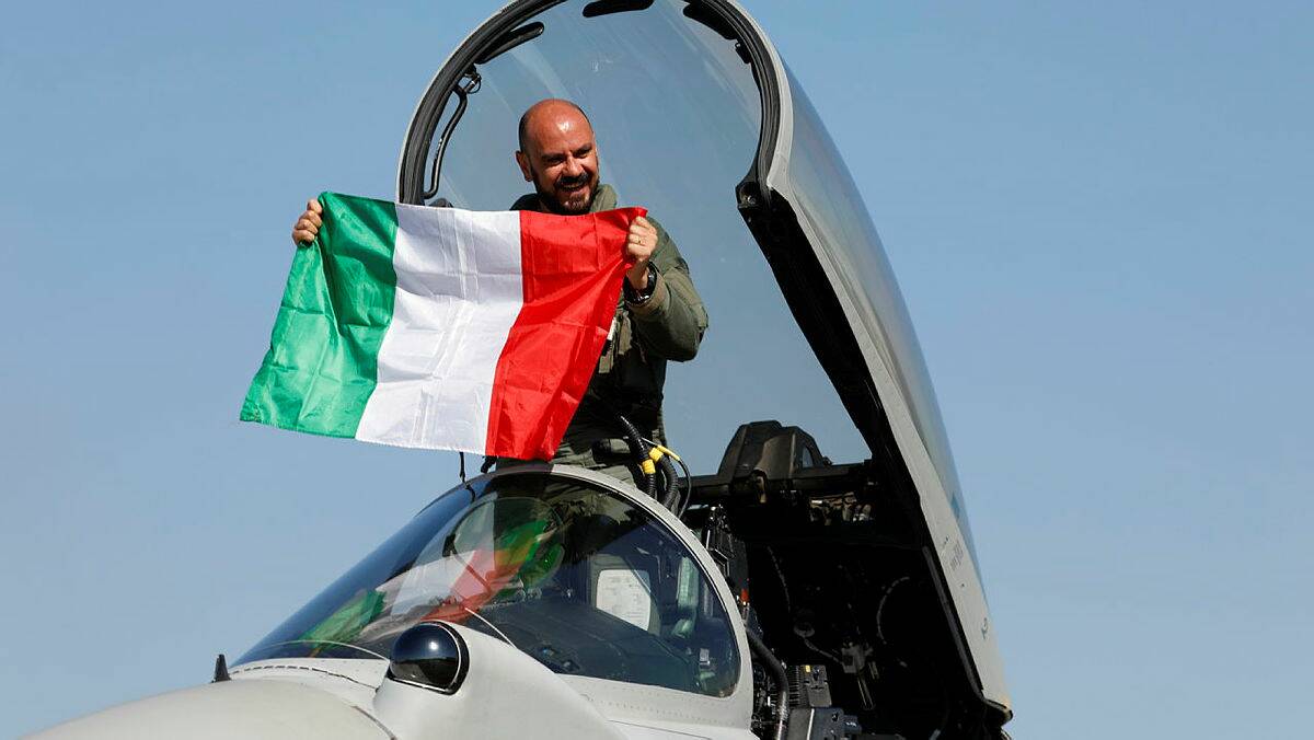An Italian Air Force Eurofighter Typhoon pilot displays the Italian National Flag on arrival at RAAF Base Darwin for Exercise Pitch Black 24.
