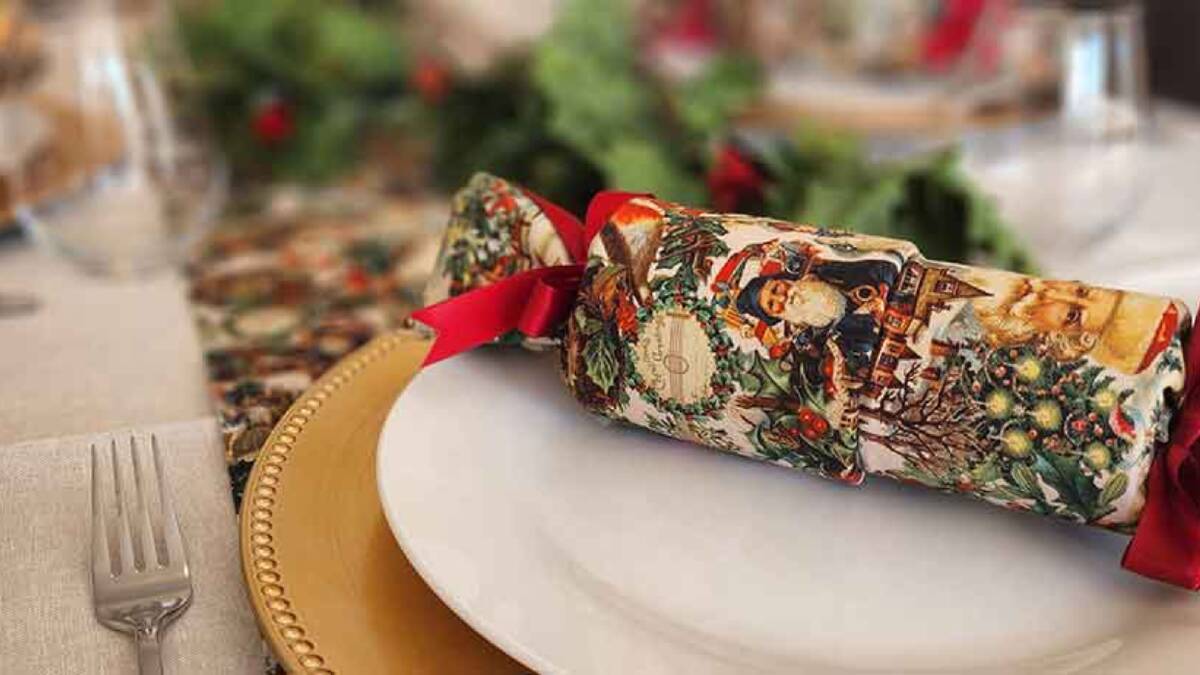 Waste-free celebration Christmas cracker laying on a festive place setting. Picture by Waste-free Celebrations.