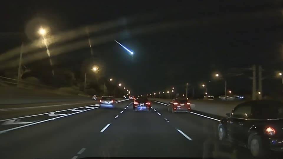 The meteor seen over Kwinana Freeway in Perth's south. Picture via Facebook/Dienita Osman