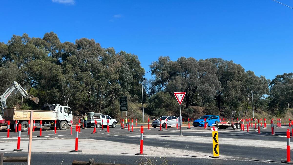 Work is underway at the intersection of Hindmarsh Drive and Brierly Street to install traffic lights for better road safety. Picture by Sara Garrity