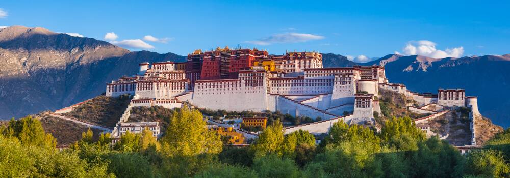 Potala Palace on Red Mountain, Tibet. Photo by Shutterstock. 