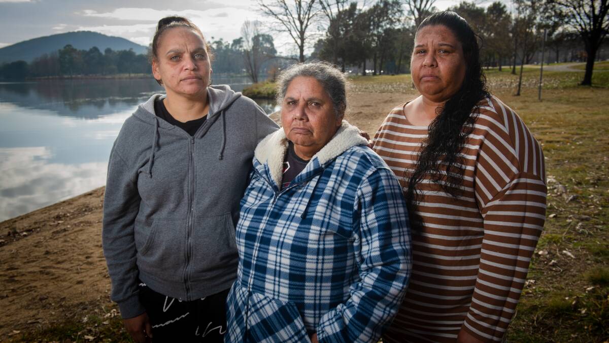Nathan Booth's mother, Rayleen Booth, centre, with his sisters, Melanie and Dianne Booth. Picture by Elesa Kurtz
