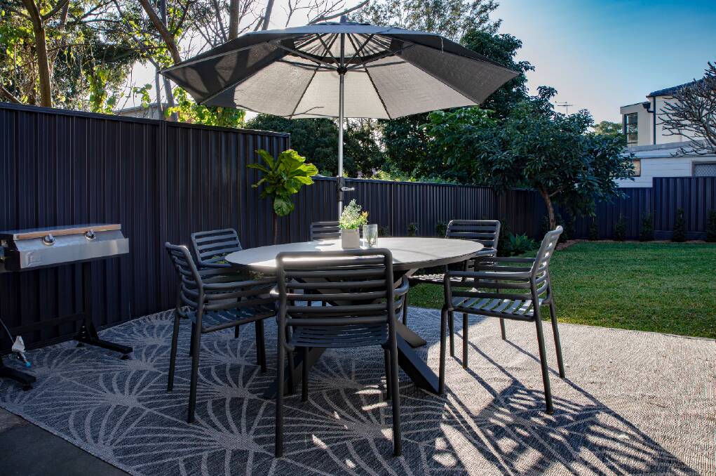 Remarkable Outdoor Living provides an aesthetic to suit your individual needs such as this ideal outdoor dining set. 