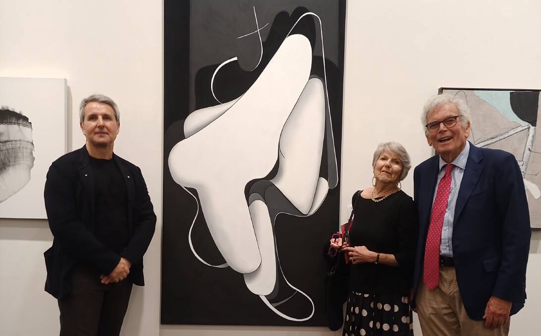 Calleen judge Kon Gouriotis, left, with the winning painting by Marie Hagerty and Jenni and Peter Fagan from the Calleen Trust. Picture supplied
