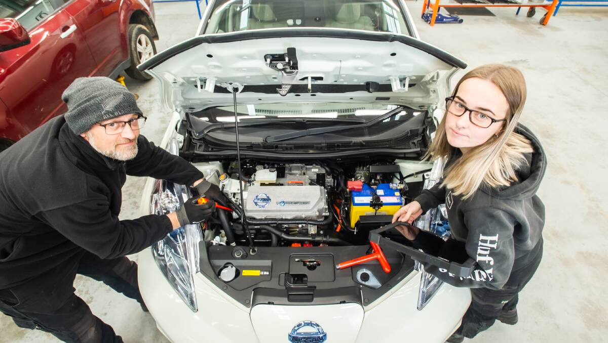 Electric vehicle mechanics on the rise in Canberra The Canberra Times