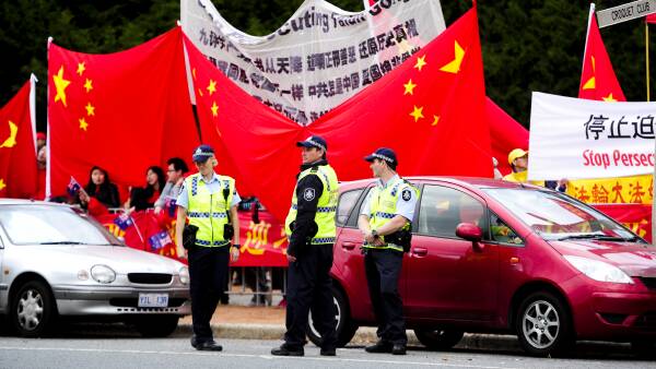 Protests, traffic delays ahead as Premier Li wings way to Canberra thumbnail