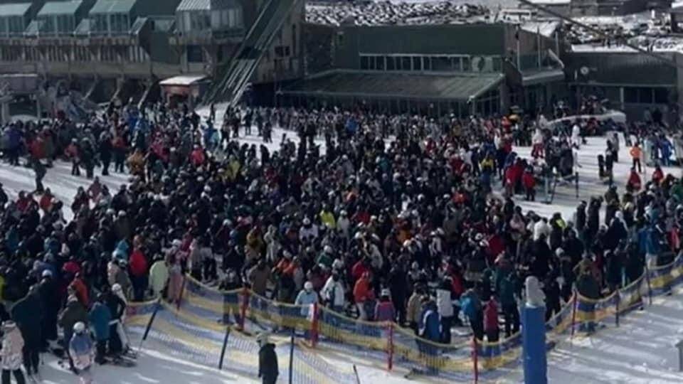 The huge weekend crowd waiting to ride the Perisher Village 8 chair on Front Valley. Picture Facebook