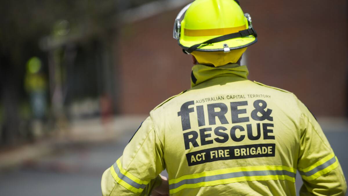 Firefighters respond to Fadden garage fire
