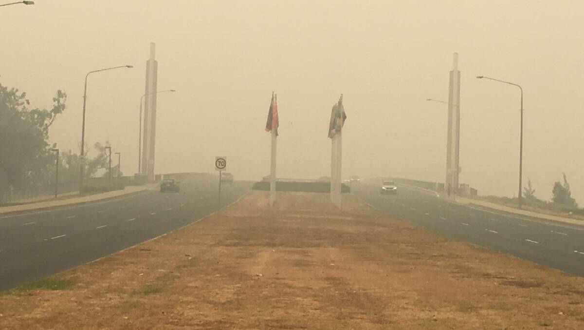 Commonweath Avenue bridge in Canberra's smoke haze from early 2020.