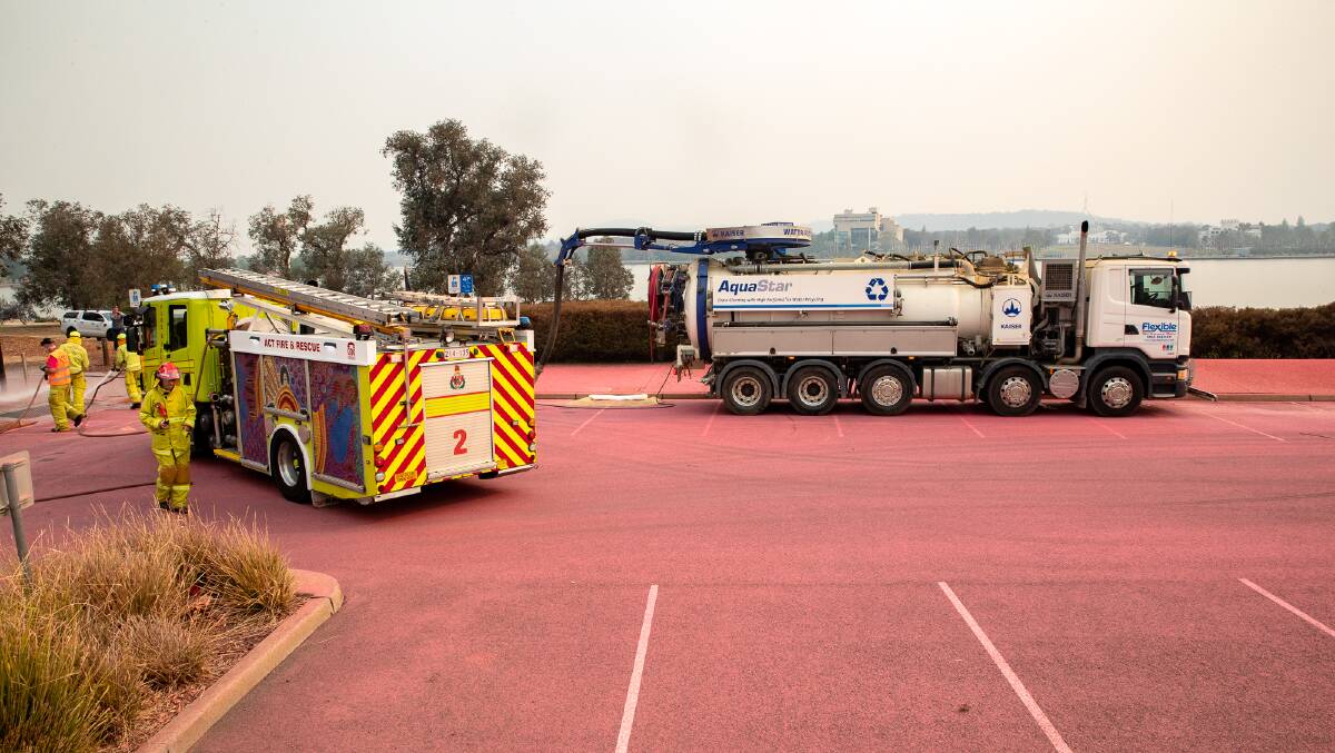 2500 litres of fire retardant was dropped onto Parkes Way on Wednesday. Picture: Sitthixay Ditthavong