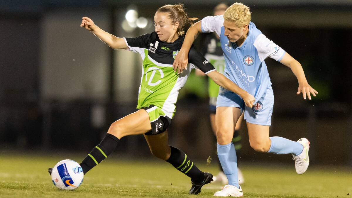 Laura Hughes will give Canberra United experience in the midfield. Picture by Sitthixay Ditthavong