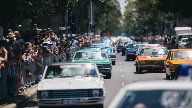 Crowds watch the Summernats 'City Cruise' pass through Canberra on Thursday. Photo: Rohan Thomson