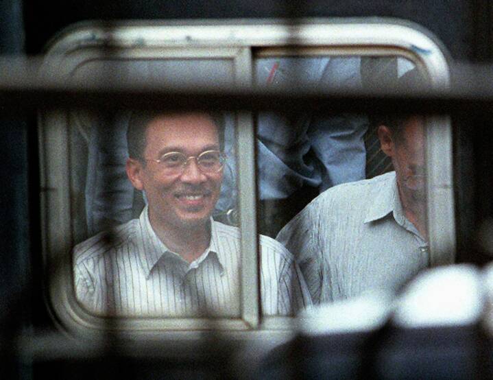 Jailed former Deputy Prime Minister of Malaysia, Anwar Ibrahim in 1998. Photo: Utusan Melayu
