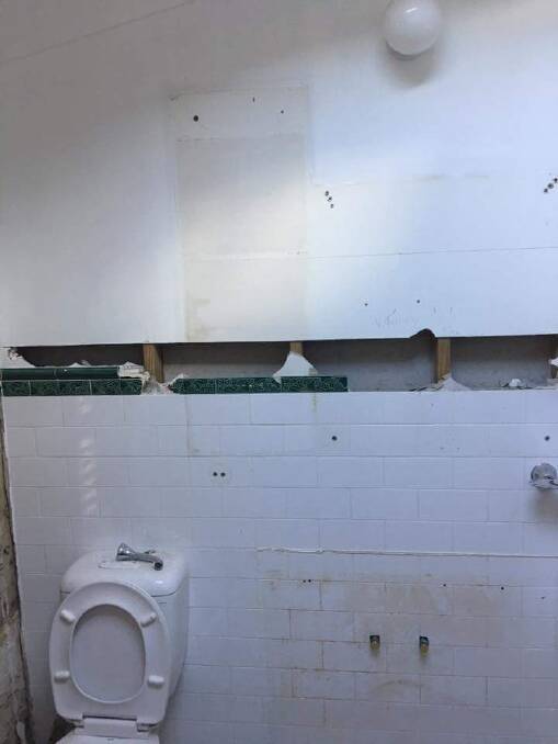 The bathroom wall where the letter was found. Photo: Sasha Ilic/Facebook