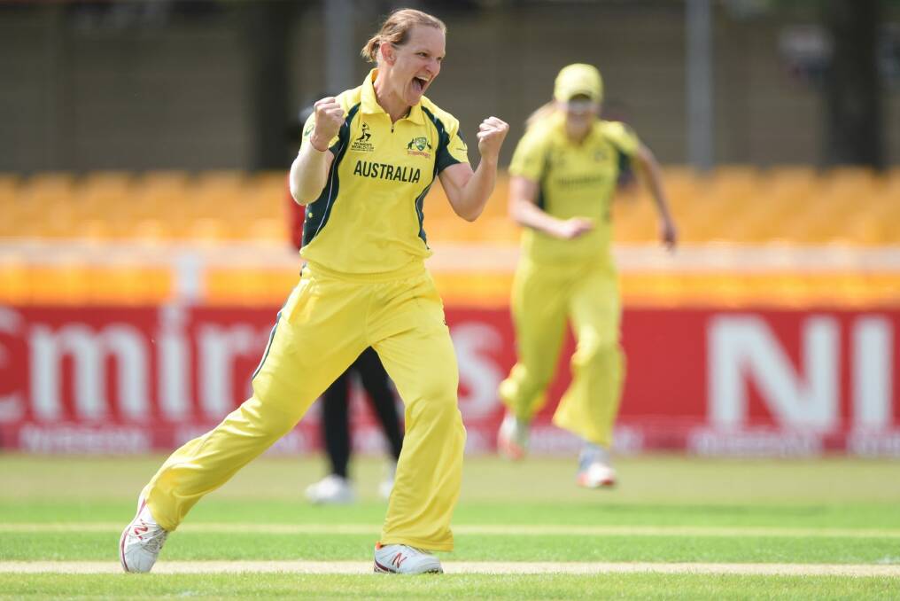Sarah Aley celebrates after getting Ayesha Zafar of Pakistan out. Photo: Getty Images