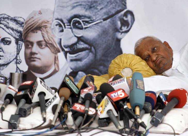 Anna Hazare,  a social activist of decades' standing, faces the media during a hunger strike to protest against India's pervasive corruption. Photo: Reuters