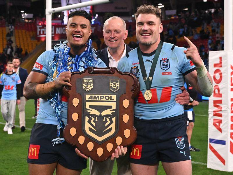 Michael Maguire (C) with Spencer Leniu (L) and Angus Crichton with the State of Origin Shield. Photo: Dave Hunt/AAP PHOTOS