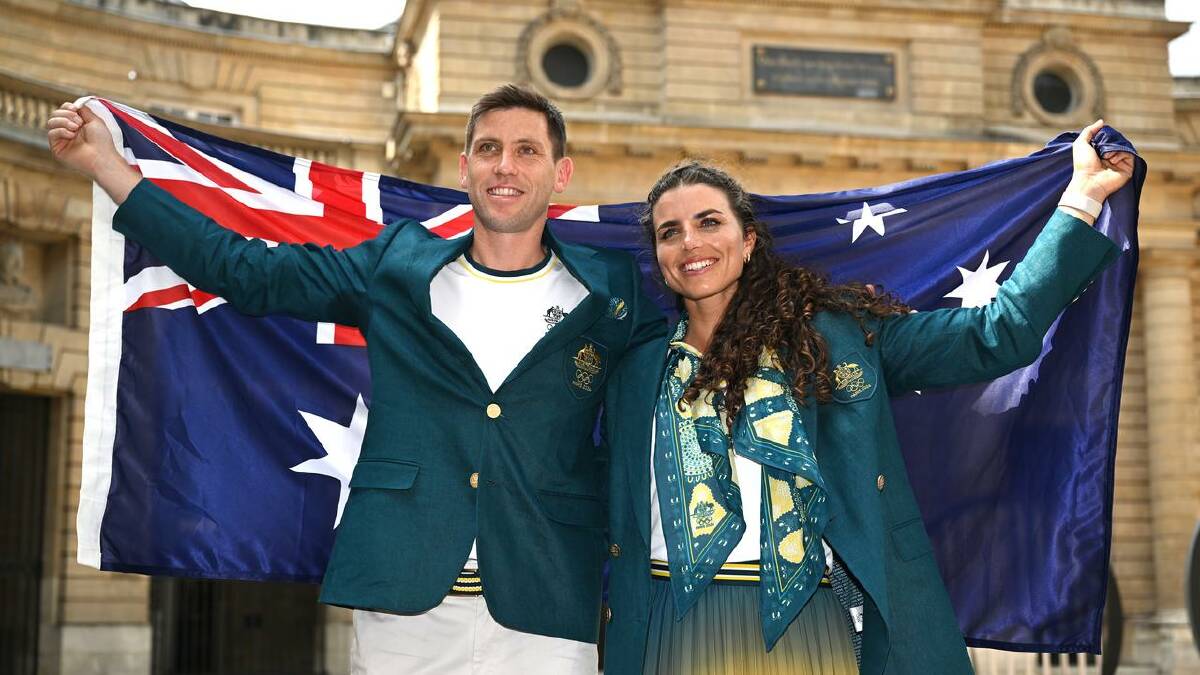 Jessica Fox and Eddie Ockenden were popular choices to carry the flag in the opening ceremony. (Dave Hunt/AAP PHOTOS)