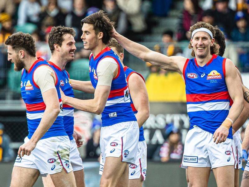 Sam Darcy (3-l) has re-signed with the Western Bulldogs until the end of 2025. (Linda Higginson/AAP PHOTOS)
