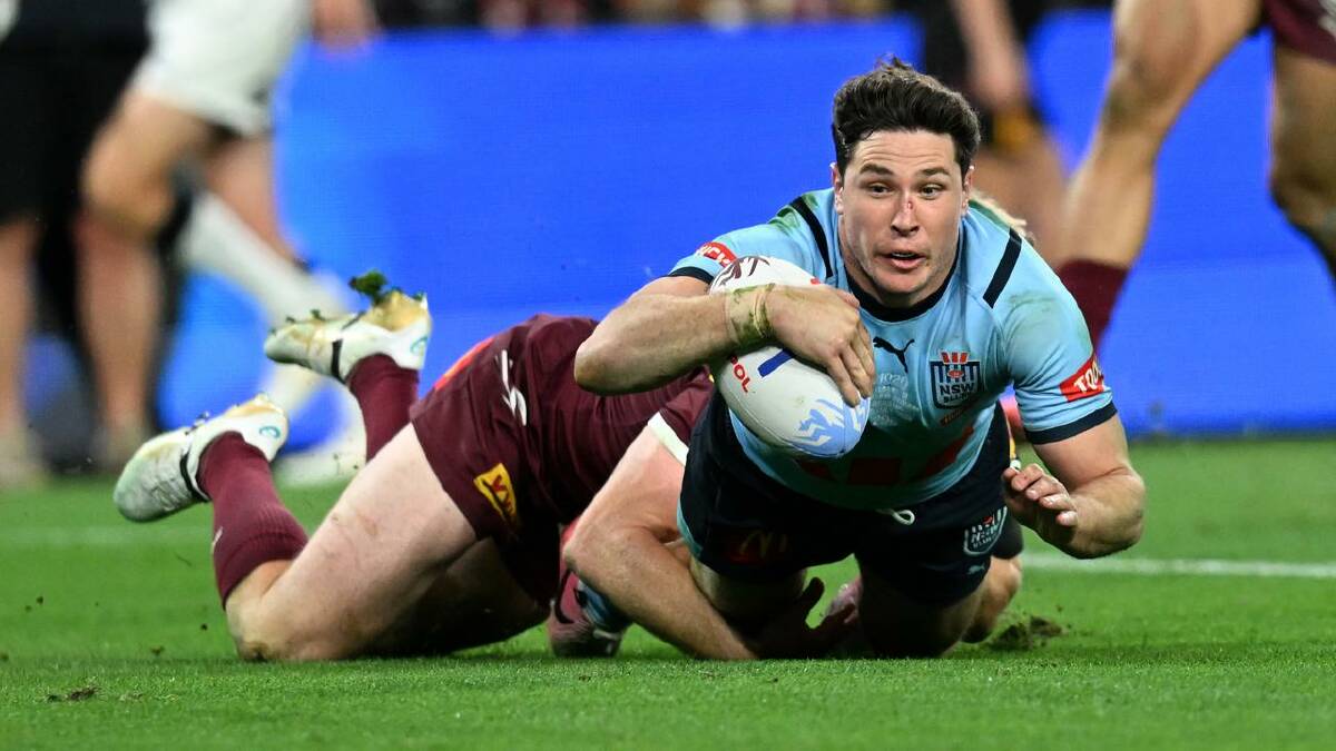 Mitchell Moses dives over for his try during Origin III. (Darren England/AAP PHOTOS)