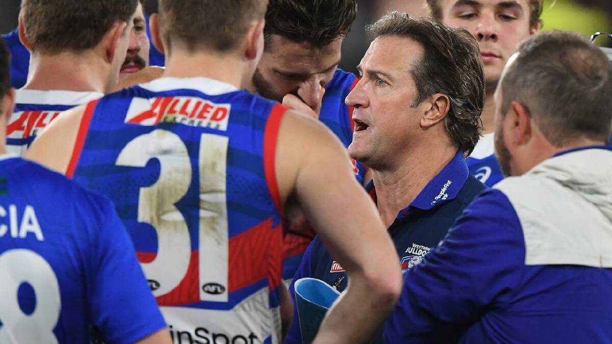 Coach Luke Beveridge gives his Dogs some advice during a break in the win over high-flying Carlton. (Julian Smith/AAP PHOTOS)