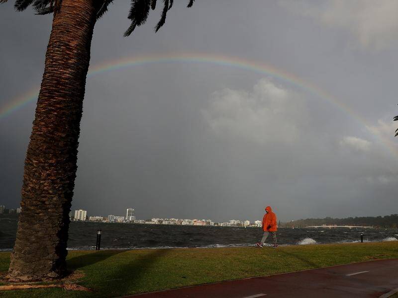 Falls are forecast across most of the country in coming days as a massive rainband moves east. (Richard Wainwright/AAP PHOTOS)