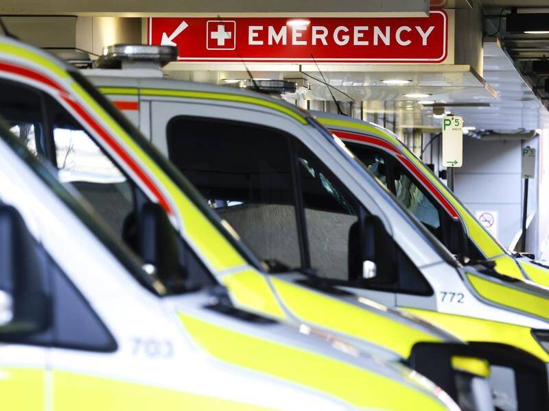 An ambulance ramping 'ban' in Tasmania wont't fix the problem, a nursing union says. (Rob Blakers/AAP PHOTOS)