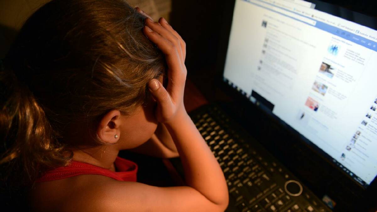 Social media is being blamed for causing anxiety in young people. (Dan Peled/AAP PHOTOS)