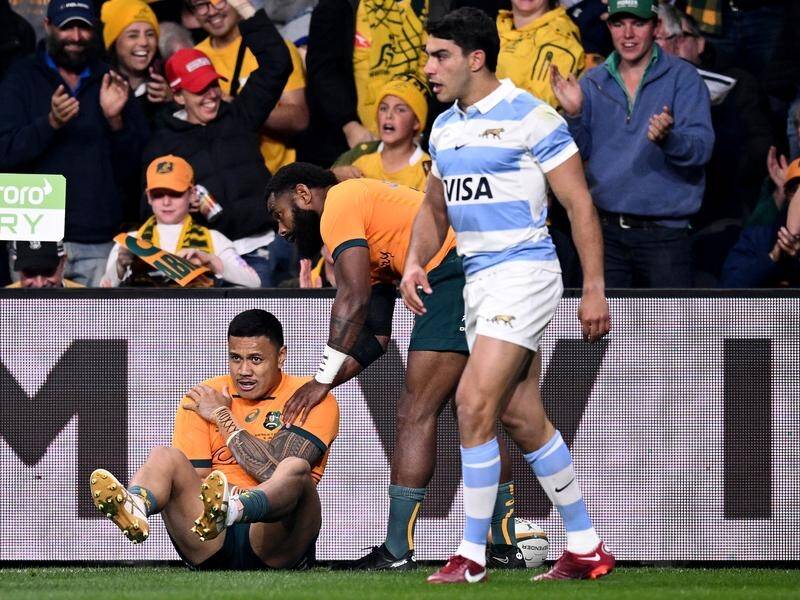 Len Ikitau's injury when scoring on Saturday has left the Wallabies looking for a new No.13. (Dan Himbrechts/AAP PHOTOS)