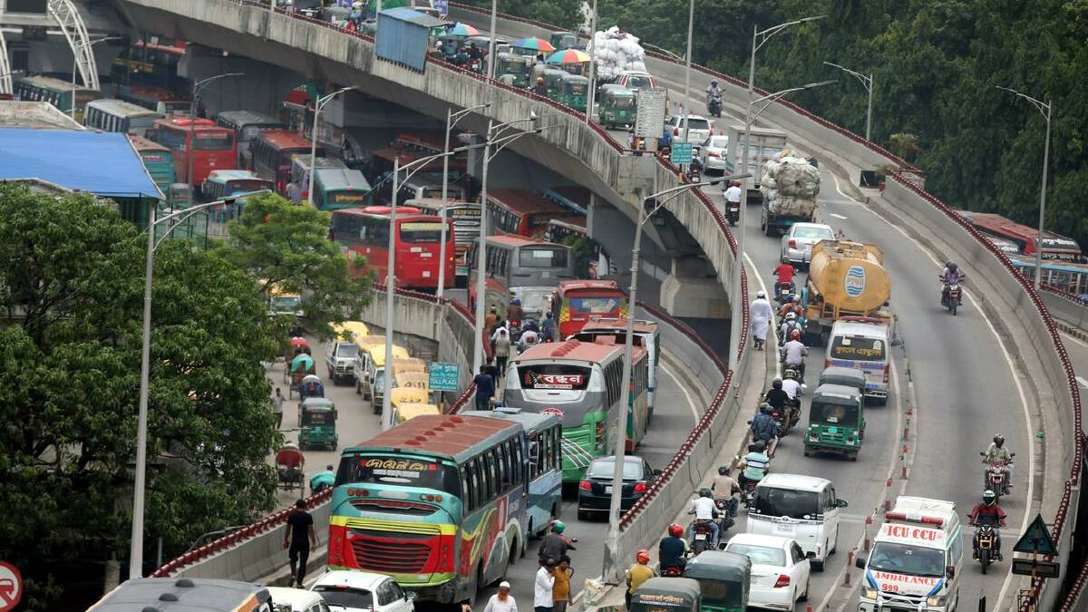 Traffic has picked up on roads in the Bangladesh capital as authorities eased restrictions. (EPA PHOTO)