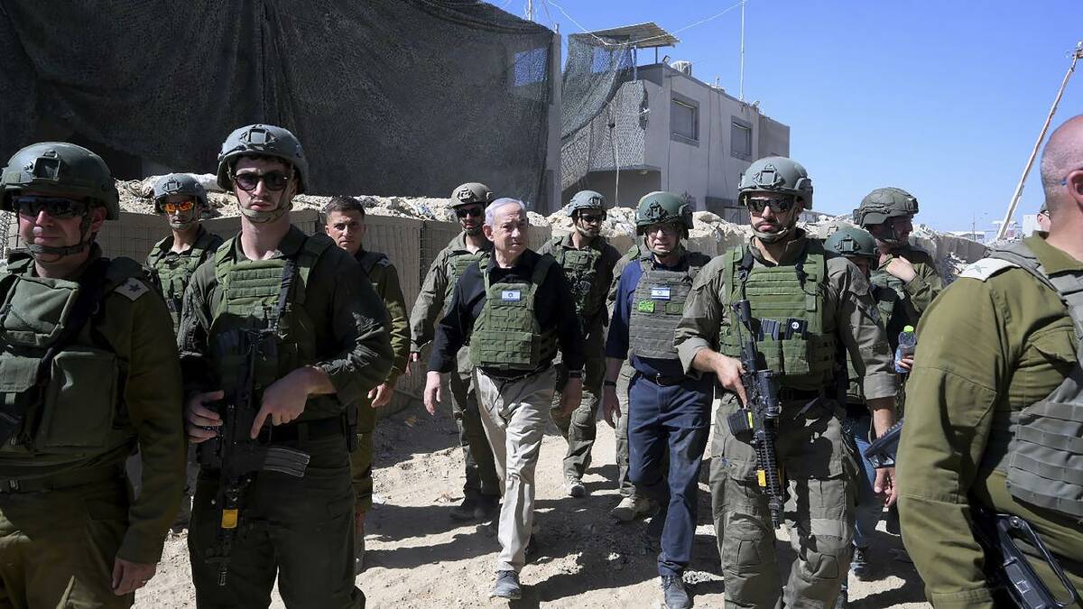Prime Minister Benjamin Netanyahu made a surprise visit to Israeli troops in the area around Rafah. (AP PHOTO)