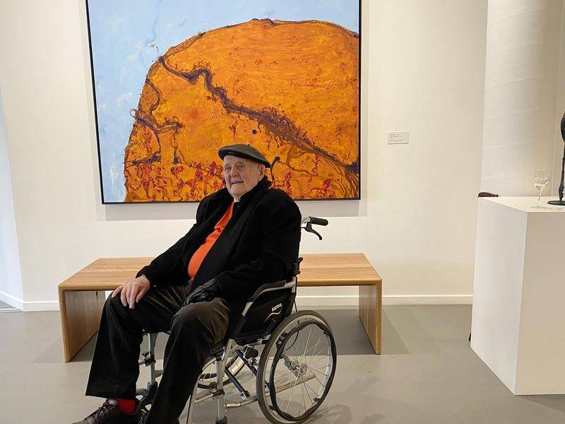 John Olsen in front of his painting Flight to Minderoo, which he donated to Orange Regional Gallery.