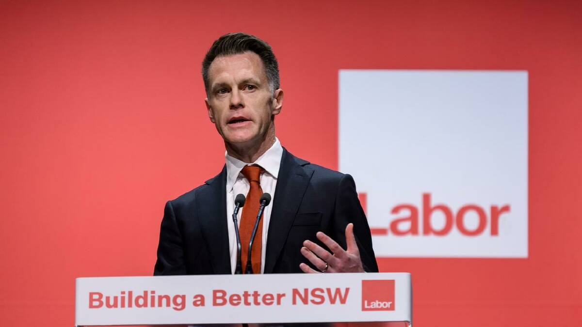 Chris Minns says the portable bonds scheme will give cost of living relief to renters moving homes. (Steve Markham/AAP PHOTOS)