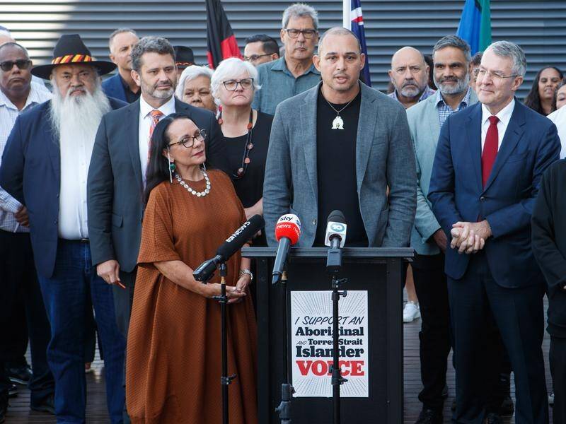 Thomas Mayor (C) says a voice will recognise long-existing Indigenous history, culture and heritage. (Matt Turner/AAP PHOTOS)