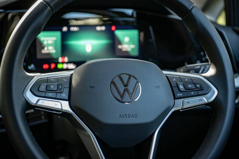 Volkswagen Golf's EV replacement delayed - report