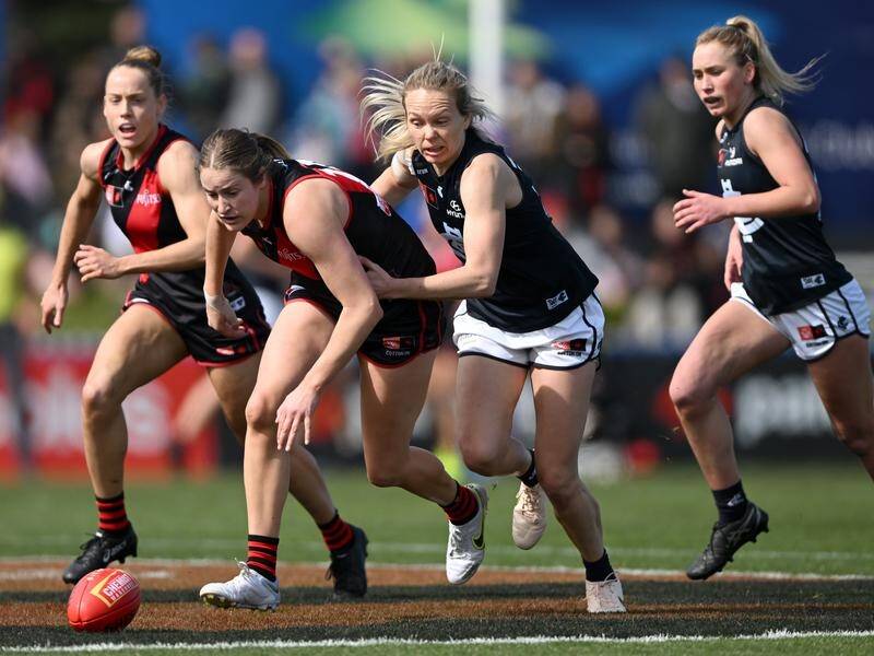 Carlton have held on to beat Essendon by one point in their AFLW round two contest. (Morgan Hancock/AAP PHOTOS)