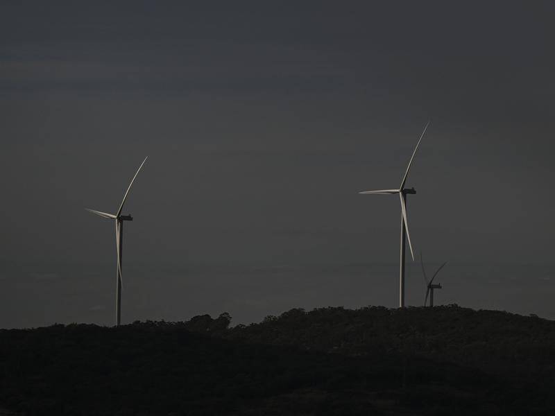 Clouds are gathering over the Albanese government's rollout of wind power zones. (Lukas Coch/AAP PHOTOS)