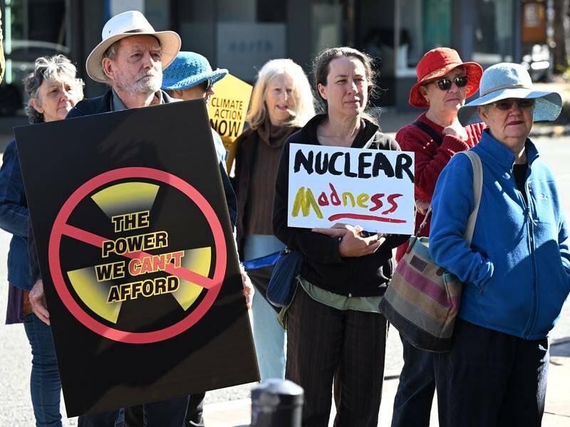 Australians can choose renewables or reactors but not both, says Energy Minister Chris Bowen. Photo: Darren England/AAP PHOTOS