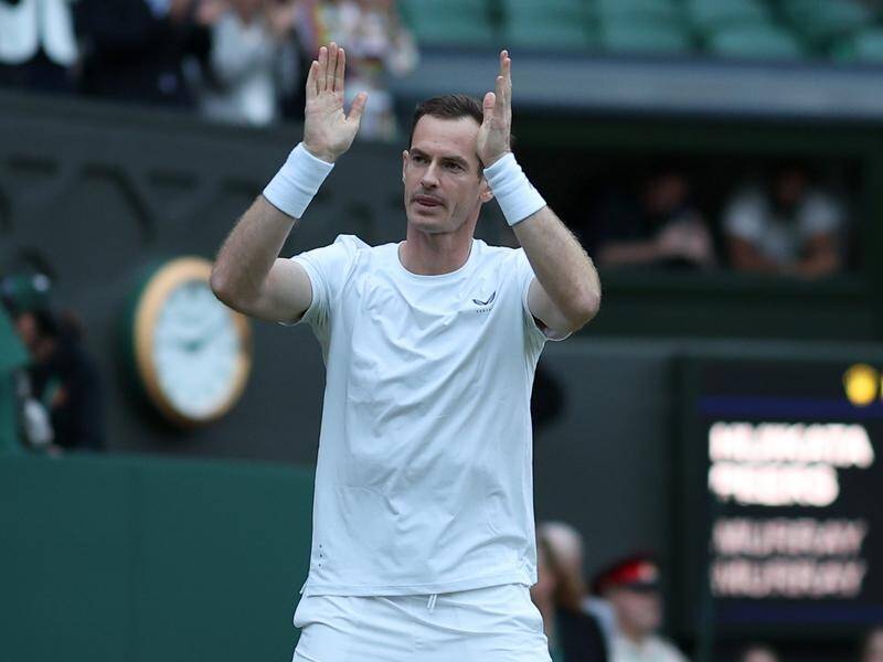 Andy Murray salutes the Wimbledon crowd after his emotional send-off on Centre Court. (EPA PHOTO)