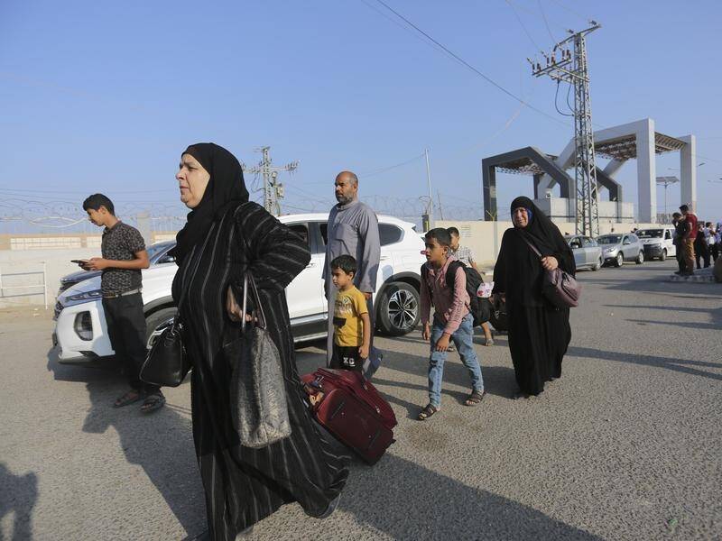 Palestinains arrive outside the Rafah border crossing between Gaza and Egypt. (AP PHOTO)