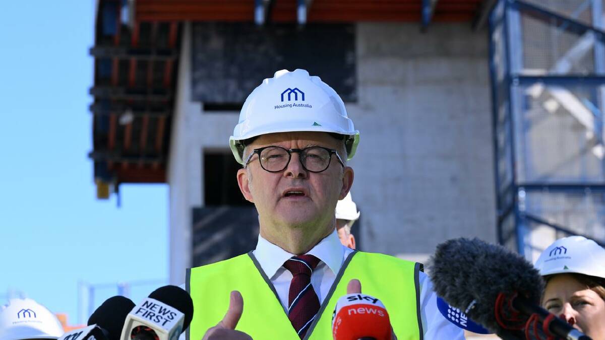 Anthony Albanese says anyone with criminal links will be removed from unions. (Dean Lewins/AAP PHOTOS)