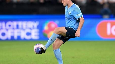 Joe Lolley bagged a brace as Sydney FC hammered Perth Glory 7-1 in the A-League Men. (Steven Markham/AAP PHOTOS)