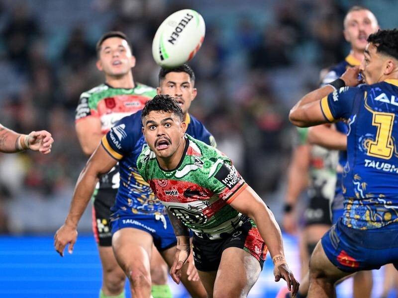 Latrell Mitchell (c) is set to avoid an NRL ban for a hip-drop tackle, (Steven Markham/AAP PHOTOS)