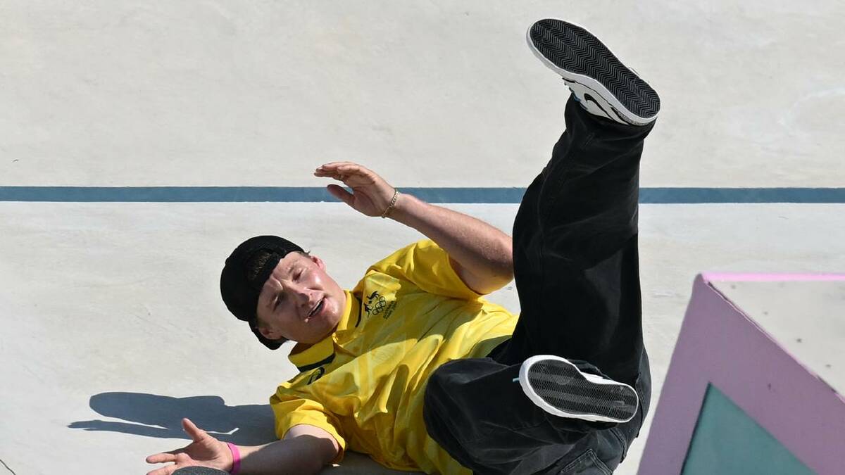 Shane O'Neill struggled in qualifying at the men's Olympic street skateboarding event. (Dean Lewins/AAP PHOTOS)