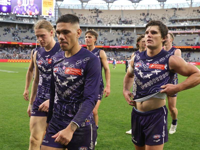 Fremantle have been urged to move on by coach Justin Longmuir after their humbling from Carlton. (Richard Wainwright/AAP PHOTOS)