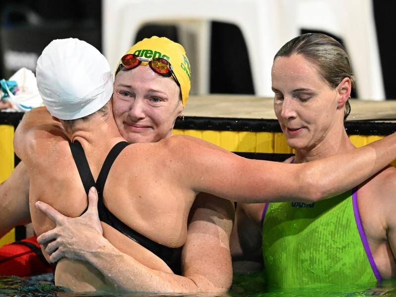 Cate Campbell (centre) has fallen short in her bid to swim at a record fifth Olympic Games. (Darren England/AAP PHOTOS)