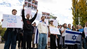 Pro-Israel demonstration at the ANU. Picture by Elesa Kurtz